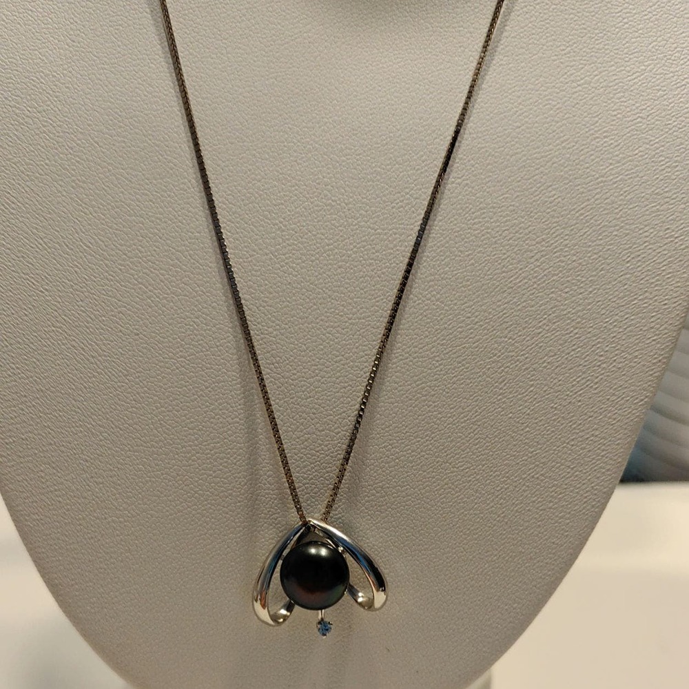 Very Pretty 16" Sterling Silver Italy Neck and Pendant